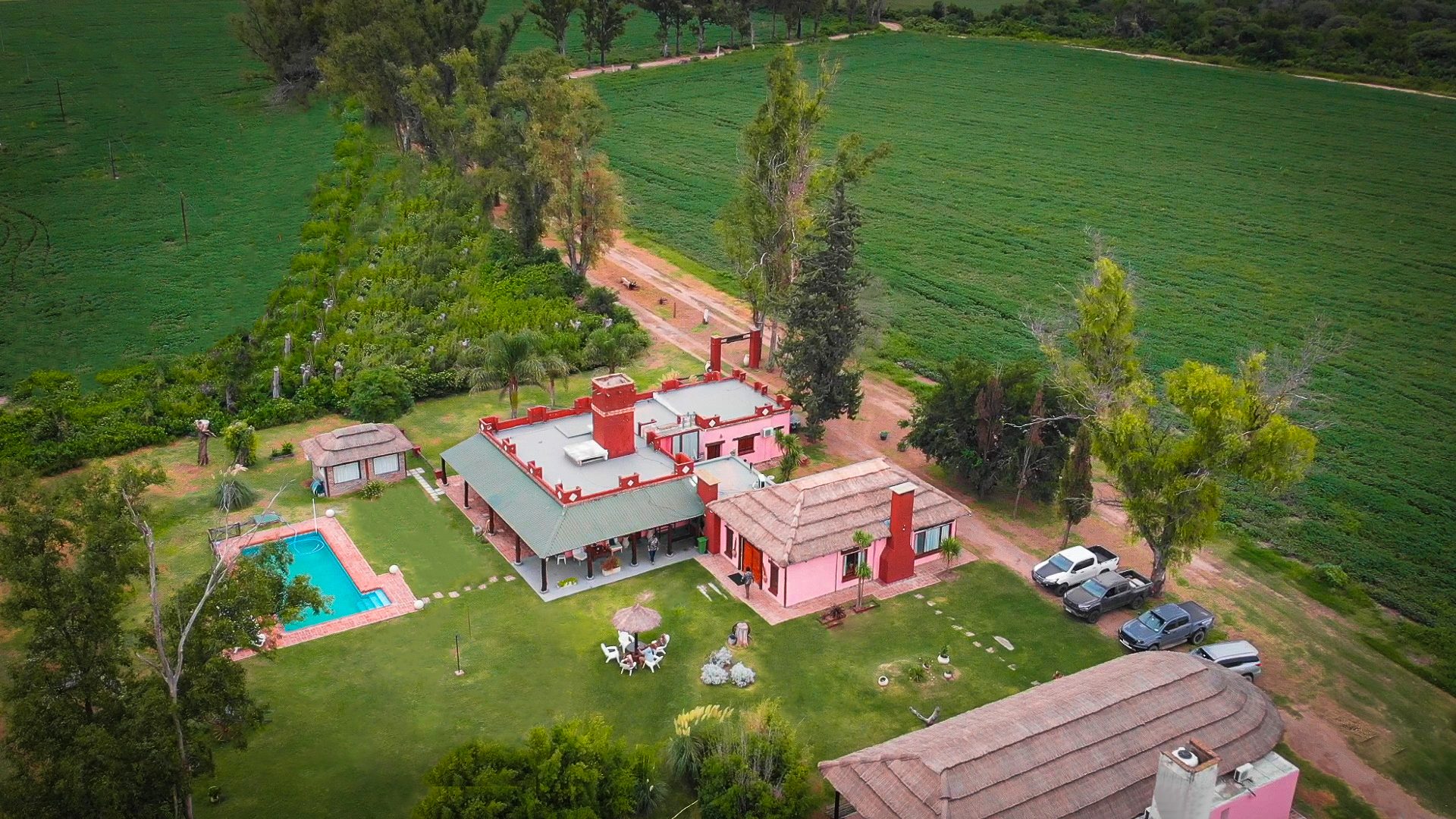 La Camila Lodge exterior